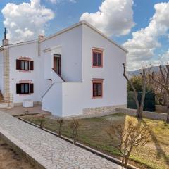 2 Bedroom Cozy Apartment In Pag