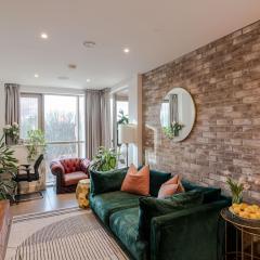 Vibrant Top Floor Apartment Hackney Wick