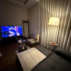 استديو بسرير ماستر وجلسة جانبية