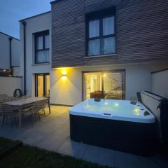 Villa Bulle Dorée & Jacuzzi privé au cœur du centre touristique et thermal face Snowworld