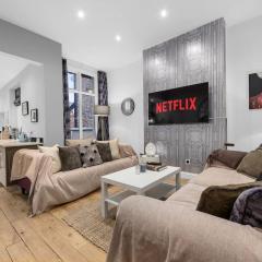 4 Bedroom House With Cinema Room by City SuperHost