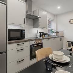 City Pulse Apartment- Short Stays UK