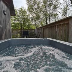 Kestrel Lodge 2 with Hot Tub