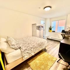 Private Room with own Bathroom 10 Minutes Walk to University of Washington