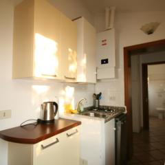 Due casette in campagna non lontane dal mare