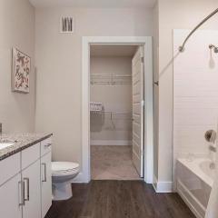 Landing Apartments - Tice