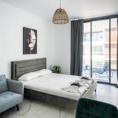 Seaview Quartz Suite in Mackenzie Larnaca