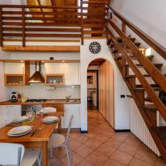 Loft Soppalcato con Patio, Piscina e Parcheggio