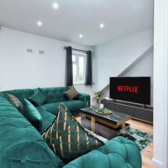 Stylish Dagenham Flat with Easy Access to Central London