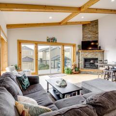 Stroll to Shore Retreat with Balcony in Gold Beach