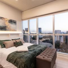 Shop del Sol Luxury 2 BR Apt w Resto, Pool & Gym