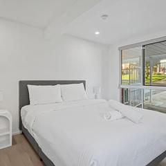 Private King bed Suite Near Garden City with Kitchen