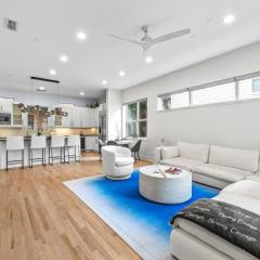Luxury State-Thomas Townhome with Rooftop Deck - Skyline Views