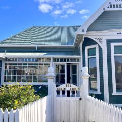 FERNS Central New Plymouth, close walk to City and Coastal Walk Way