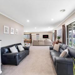 LUXURY 3-Bed Home Perfect for Families & Groups