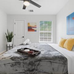 4BR Chicon 2025 New Build, by UT, Downtown, King Beds, RainShower