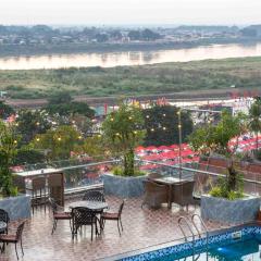 Aaron Riverview Hotel