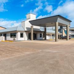 Quality Inn & Suites Port Lavaca near Lighthouse Beach