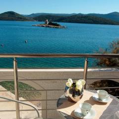 Cozy Apartment In Klek With House Sea View
