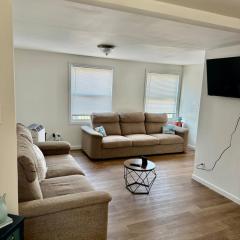 Beautiful renovated 2 Bedroom 2nd floor Condo 2 blocks to the beach and bay