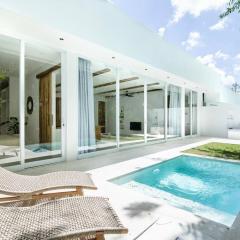 Alexis Lane - Elegant Two-Bedroom Villa with Pool