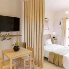 Bright Modern Stay with Balcony & Ocean Breeze