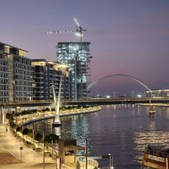 SOLARTE Luxe - NEW Canal Front Residence - Pool with Burj Views