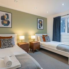 Stylish 4-Bed Home for 8 Guests with WiFi and FREE Parking