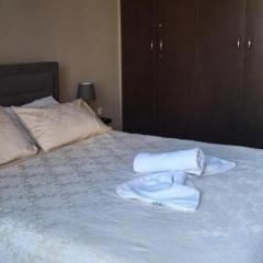 2br-7 Guests-Free Parking-Pool-AirCon