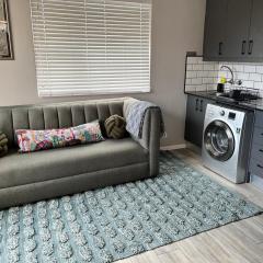 Marbella - Cozy studio in Heart of Table View