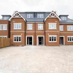 Bright & Stylish 4 Bedroom Home in Windsor