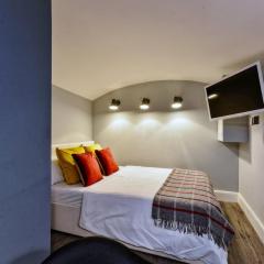 Lovely studio in Notting Hill area-Basement floor.