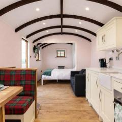 Luxury Shepherds Hut on Powis House Estate