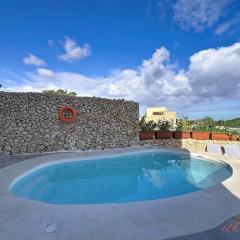 Peaceful Home with Private Pool and Rooftop Jacuzzi