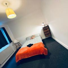 Pebbles Guest House - Flat 5