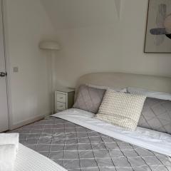 Private Rooms Near Acton Main Line Elizabeth Line to Central London
