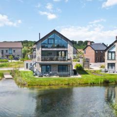 Knighton - Luxury Dorset lakeside home, sleeps 12 with spa and pool access