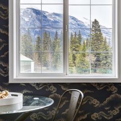 The Perfect Getaway for Exploring Canmore and Banff)