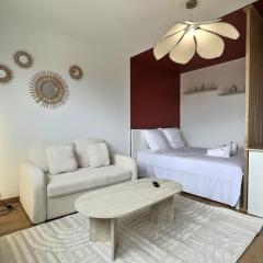 Cozy La Rocade apartment with free parking