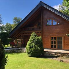 Blockhaus am Waldrand