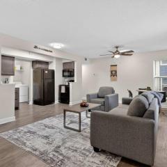 New Seasonal Comfort near USC and Riverwalk Trails