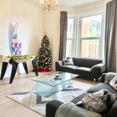 The City Surf Apartment - By Coastline Retreats - FREE PARKING INCLUDED - Sleeps 5 - City Centre