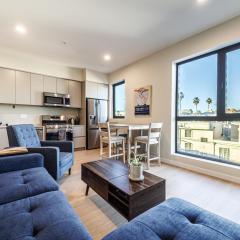 Luxury 1BD Condo in LA with Rooftop City Views, Gym & Free Parking