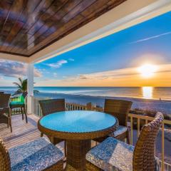 Bikini's & Martini's Beachfront: Direct Gulf Front! Pool, Spa, Pro-Series Loaded Game Room & Arcade