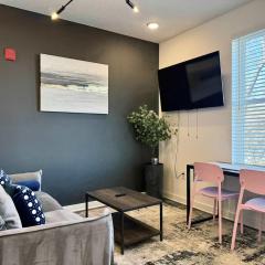 Luxury 1B1B with Balcony Downtown 542Blvd