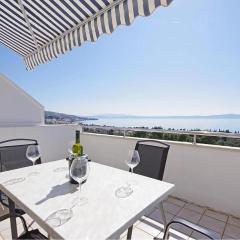 Stunning Apartment In Tucepi With Lake View