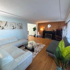 Charming Bright 3BR House - Upper Level Suite