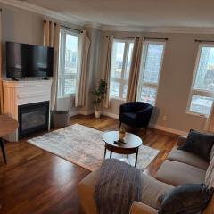 Downtown Edmonton Suite: 5-Min Drive to Rogers