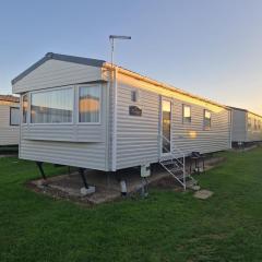 Lovely 6 Berth Caravan At Harts Holiday Park In Kent Ref 74072B