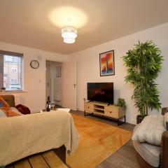 Stylish 3Bed Oasis with Driveway Parking & Free Amazon Prime